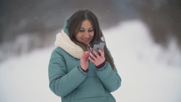 Girl looks into the phone — Stock Video