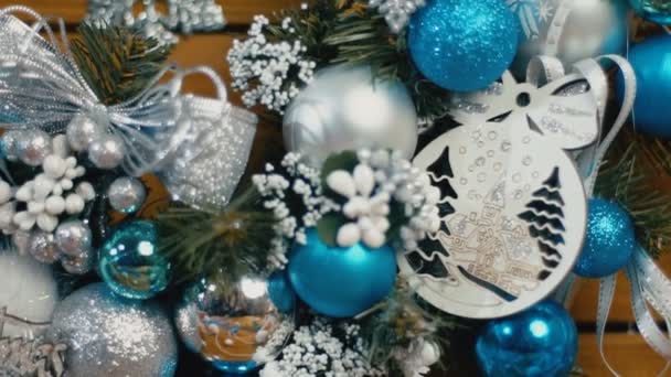 クリスマスの花輪のクローズ アップ — ストック動画