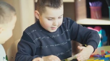 Çocuklar Tasarımcısı montajı