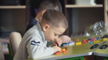 Çocuklar Tasarımcısı montajı