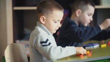 Çocuklar Tasarımcısı montajı