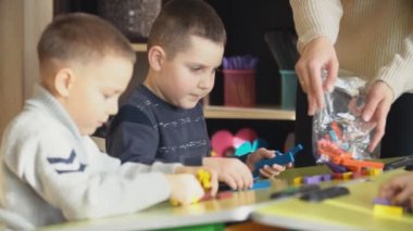 Çocuklar Tasarımcısı montajı