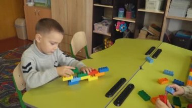 çocuk küpleri tasarımcı toplar