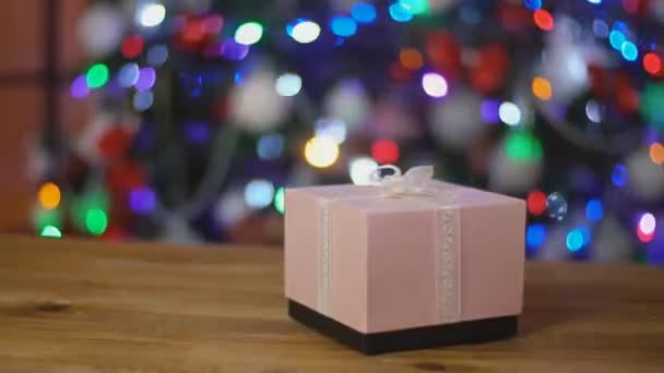 Dárkový box pro pozadí vánočního stromu — Stock video