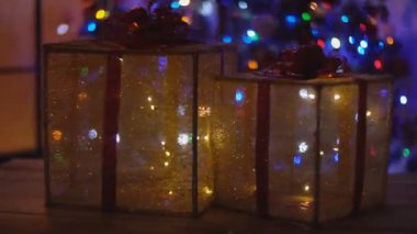 Noel ağacının arka planda Dekoratif kutular