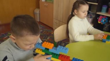 Çocuklar küplerin Tasarımcısı koymak