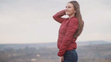 kız fotoğraf çekmek için poz