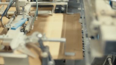 istenilen şekle vermek için karton yuvarlama