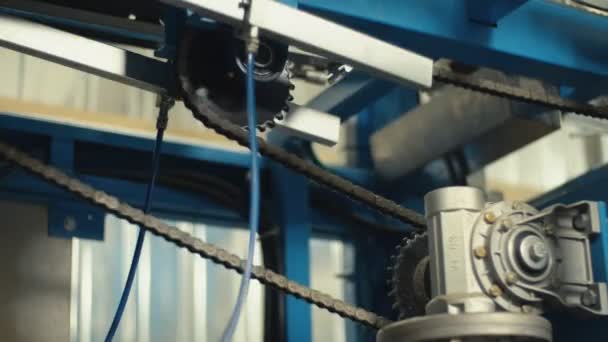판지 상자의 생산을 위한 기계에 판지의 이동 — 비디오