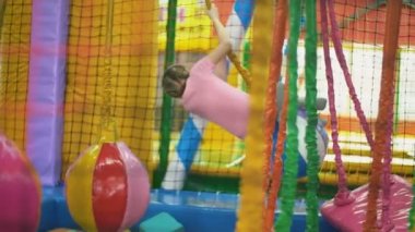 Kız engelleri ile cazibe geçirir