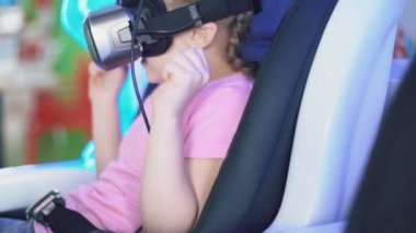 sanal gerçeklik kask kız