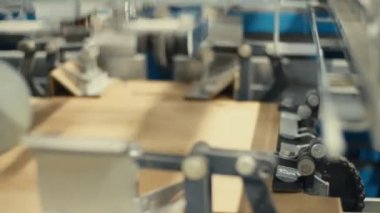 istenilen şekle vermek için karton yuvarlama