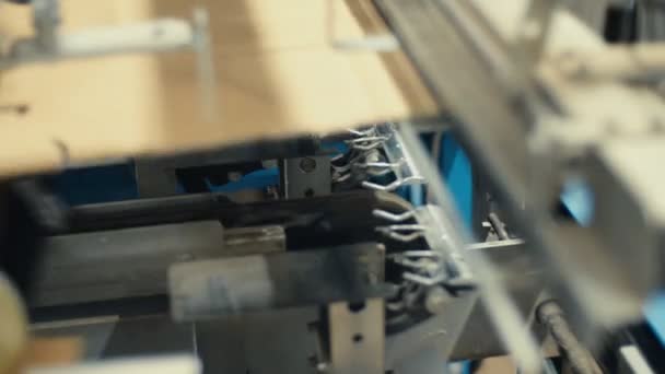 Rounding the cardboard to give the desired shape — Stock Video