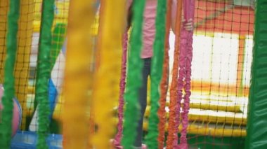 Kız engelleri ile cazibe geçirir