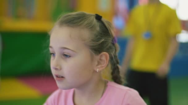 Girl playing a board game — Stock Video