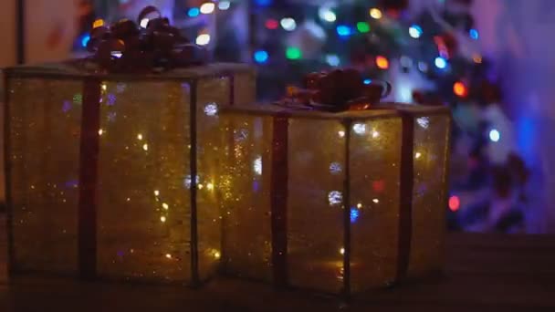 Boîtes décoratives sur le fond de l'arbre de Noël — Video