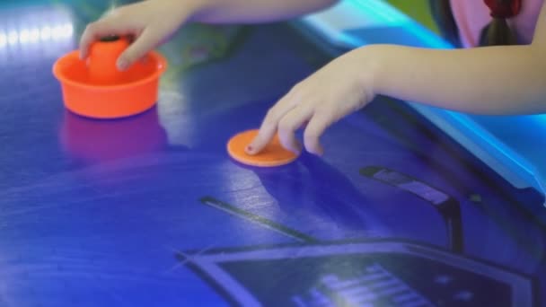 Girl playing a board game — Stock Video