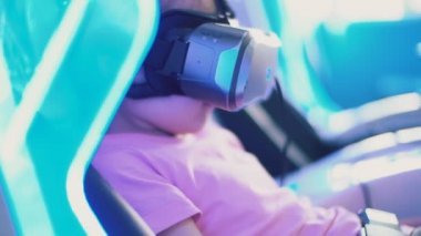 sanal gerçeklik kask kız