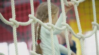 kız net tırmanıyor