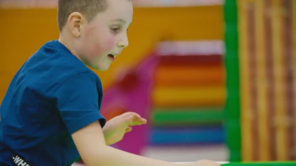 Boy playing board game — Stock Video