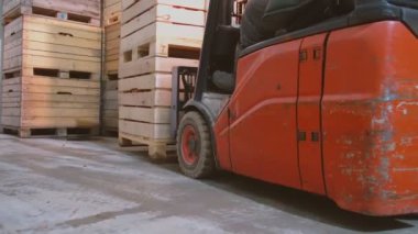 elma ile büyük kutular yükleme yükleyici