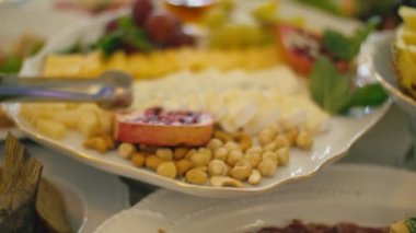 bir yemek tablosu