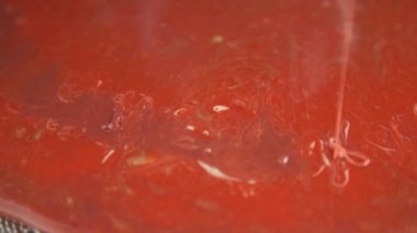 kırmızı krema ile pasta kaplama