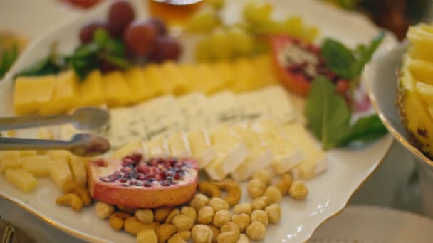 Una tabla de alimentos — Vídeo de stock