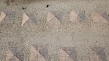 sahilde güneşten barınak