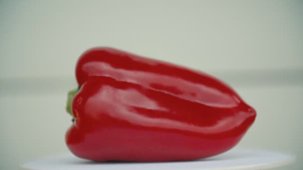 Large red pepper close-up — Stock Video