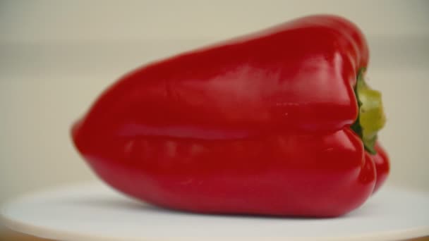 Large red pepper close-up — Stock Video
