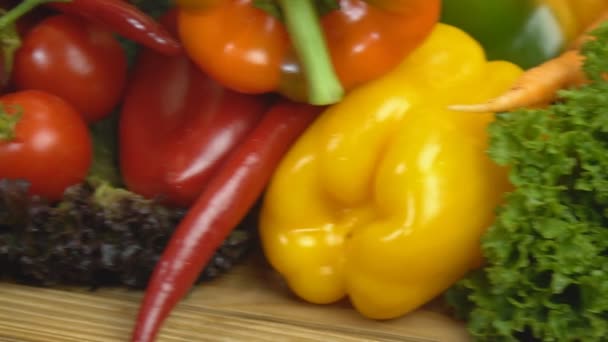 Tomates, pimentos, alho e outros produtos hortícolas — Vídeo de Stock