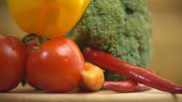 Zanahorias, pimientos, brócoli y tomate — Vídeos de Stock
