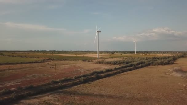Доминирующая ветряная турбина — стоковое видео