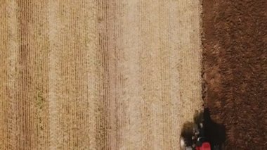 Traktör toprak pulluk