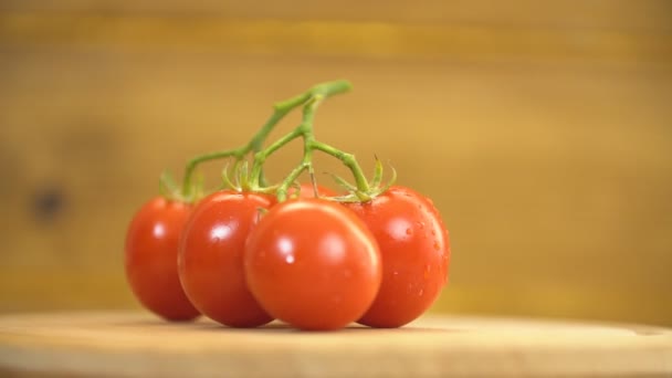 Tomato stand on a spinning table — Stock Video