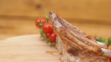 Tahta tepside domatesli et