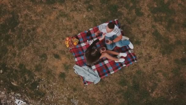 Young couple on a picnic — Stock Video