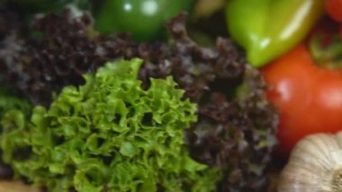 Domates, biber ve brokoli.