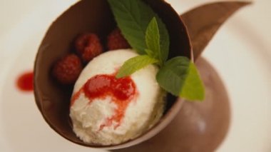 çikolata yarımküre dondurma