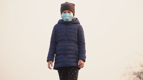 Child in a medical mask in nature — Stock Video