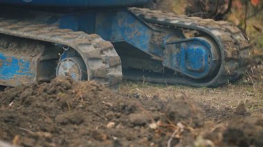 kauçuk izli kazıcı