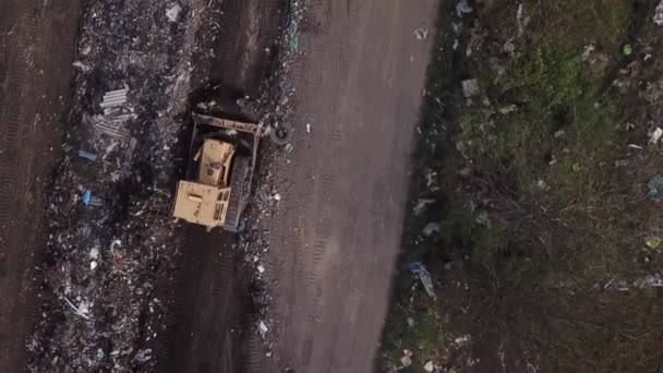 Yellow tracked bulldozer — Stock Video