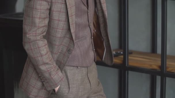 A man in a brown suit — Stock Video