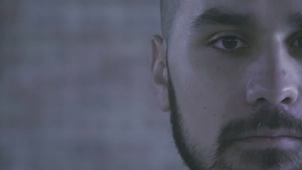 Ansikte av en man med skägg — Stockvideo
