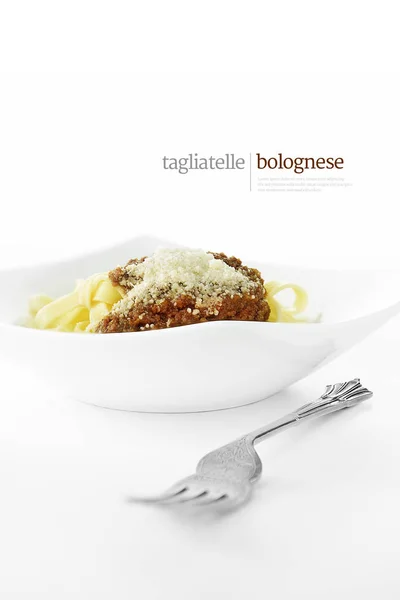 Plato Tradicional Italiano Tagliatelle Boloñés Servido Con Queso Duro Parmesano — Foto de Stock