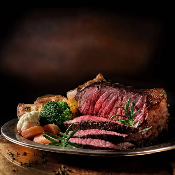 Seltenes Roastbeef — Stockfoto