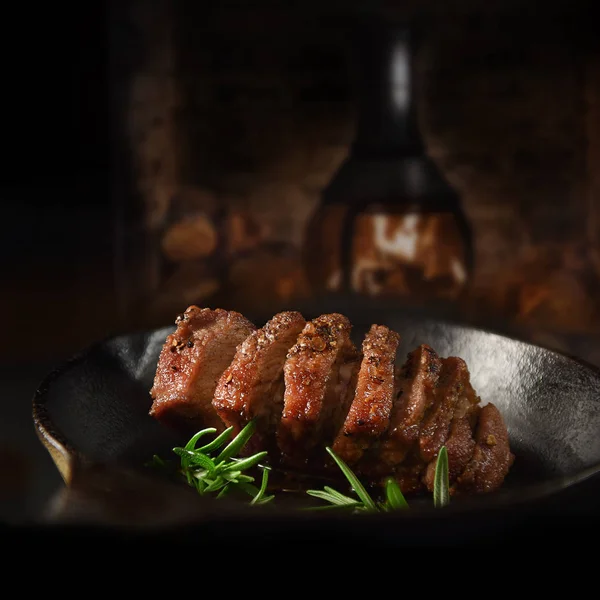 Carne Javali Frigideira Ferro Foco Seletivo Espaço Cópia Imagem Perfeita — Fotografia de Stock