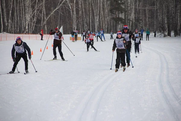 Ski de masse russe Ski Russie. Vacances sportives pour tous — Photo