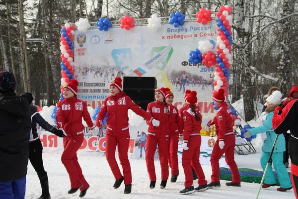 Όλα-ρωσική μάζα σκι αγώνας Ρωσία σκι. Αθλητικές διακοπές για κανέναν — Φωτογραφία Αρχείου